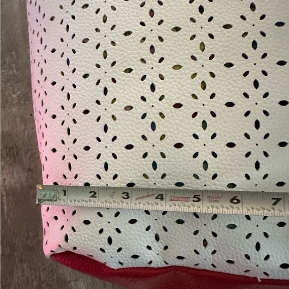 SAKS FIFTH AVE laser etched TOTEBAG - Picture 4 of 8